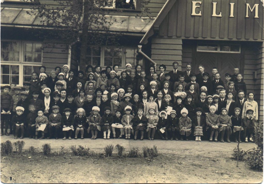 Eelimi pühapäevakool 1933. aastal Eelimi pühapäevakool 1933. aastal